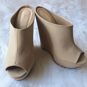 “Bamboo” Neutral colored open toed wedge